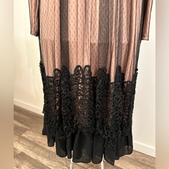 🖤🤎Dainty Jewell’s Elegant Black Lace Dress🤎🖤 - Picture 2 of 4
